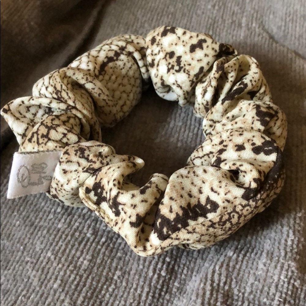 Scrunchie by Dewedit 💕